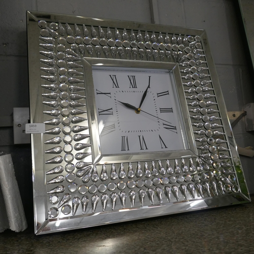 1459 - A mirrored wall clock