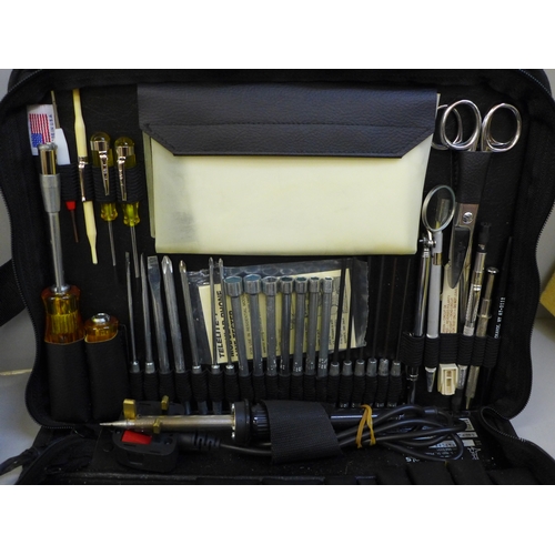 2081 - A Jensen computer toolkit (149 pieces) including bag