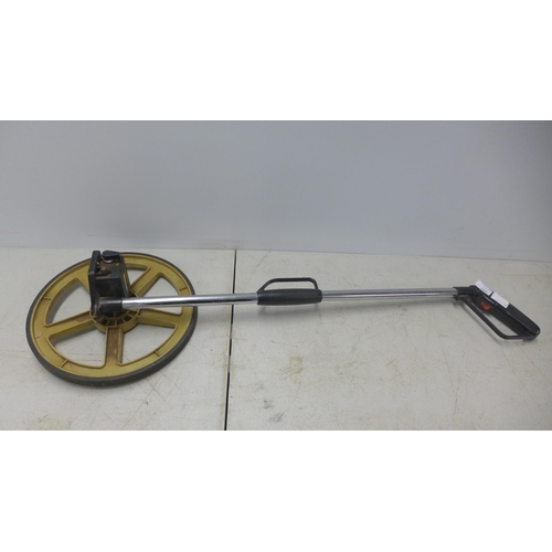 2040 - An Am-Tech measuring wheel