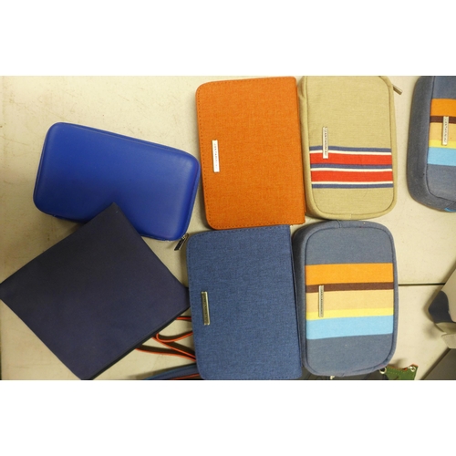 2078 - A collection of purses and clutch bags