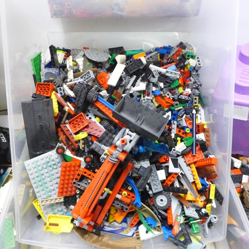 2079 - A large collection of assorted Lego building blocks