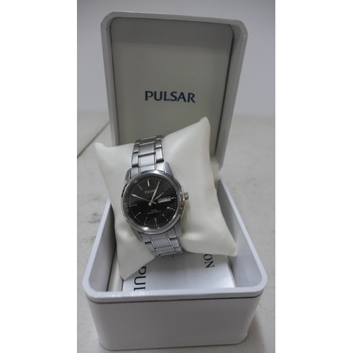 2083 - A gent's Pulsar wristwatch