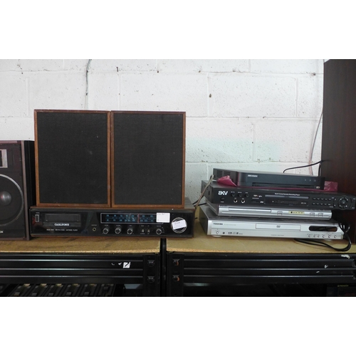 2124 - A quantity of stereo and video equipment including a Carltone Solid State AM/FM stereo cartridge pla... 