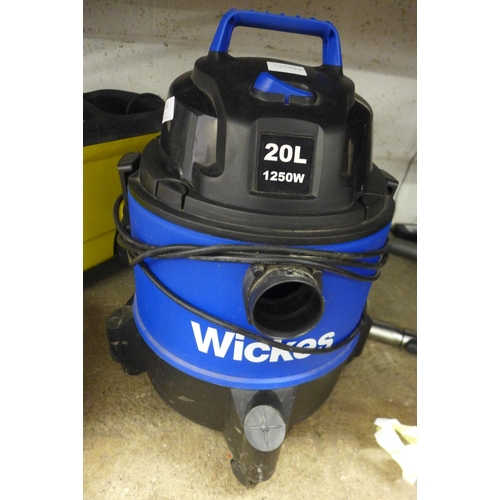 2160 - A Wickes Wet/Dry 20C 1250w vacuum cleaner with accessories and a Karcher Puzzi 100 steam cleaner