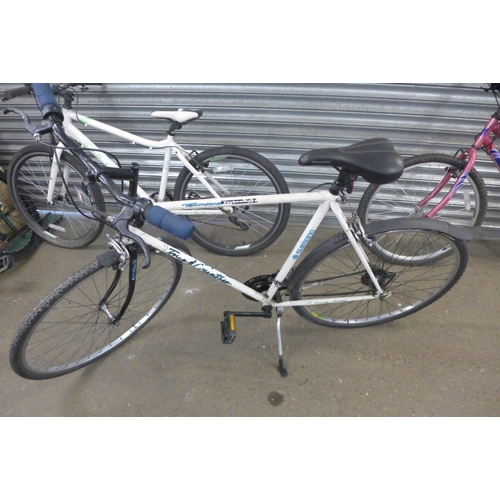 2176 - A Carrera 7005 TSIX aluminium framed MTB, a Maxima Jazz ladies MTB and a Townsend Town and Country r... 