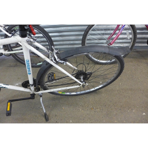 2176 - A Carrera 7005 TSIX aluminium framed MTB, a Maxima Jazz ladies MTB and a Townsend Town and Country r... 