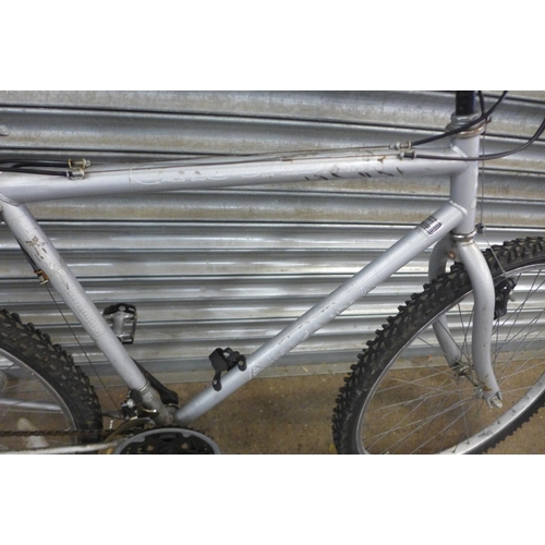 2178 - A men's Boss Colt 650B front suspension hardtail MTB with dual disc brakes and Revoshift gear set - ... 