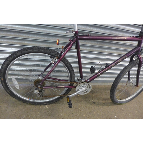 2184 - A men's Raleigh Equator off road bike