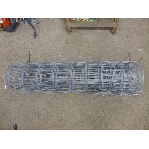 2217 - A roll of wire mesh fencing