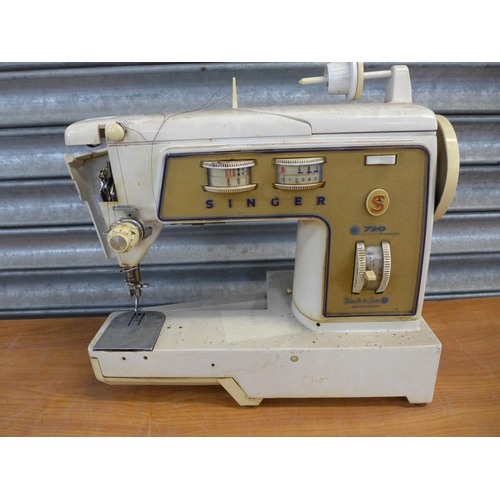 2266 - A vintage Singer 720 sewing machine