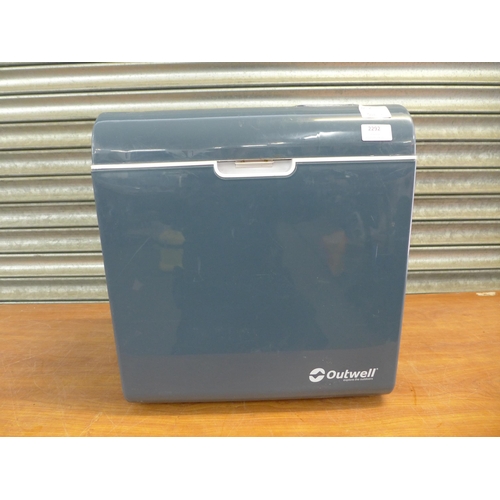 2292 - An Outwell (EC-1225-AC/DC) 24l 12v/230v cool box with power cable and ice block and 12v cable