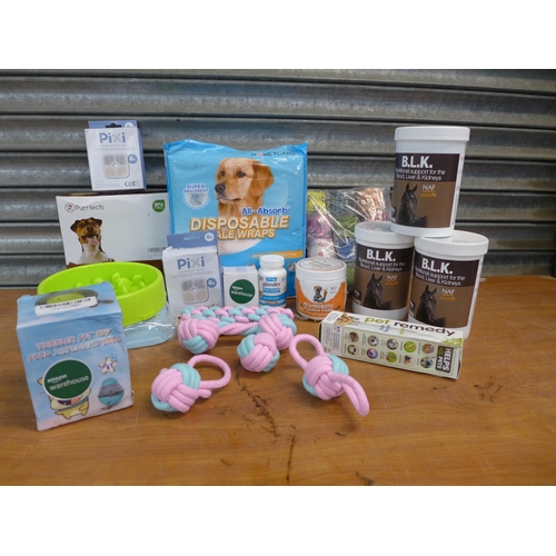 2319 - A box of pet accessories including feeding bowls, horse vitamins, dog nappies, etc.