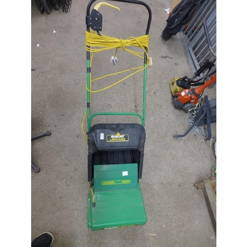 2245 - A Qualcast Lawn Rake electric lawn raker (RE30T)