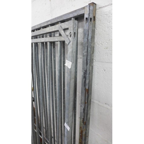 2387 - 3 Metal garden gates