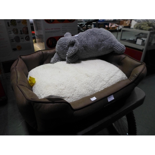 3035 - Kirkland Signature Tufted Cuddler Pet Bed & Plush Teddy *Item is subject to VAT(319-331)