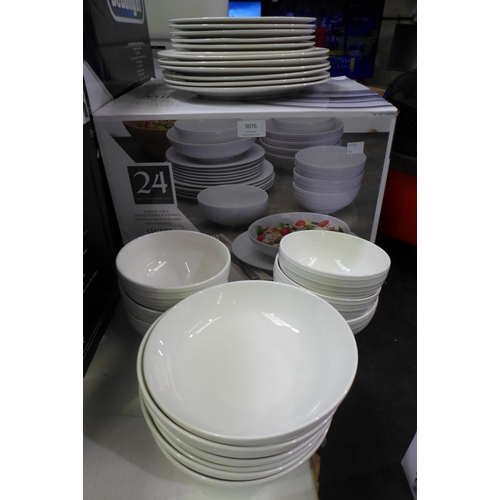 3076 - Mikasa Porcelain 'Swirl' Dinnerware *Item is subject to VAT(319-93)