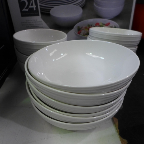 3076 - Mikasa Porcelain 'Swirl' Dinnerware *Item is subject to VAT(319-93)