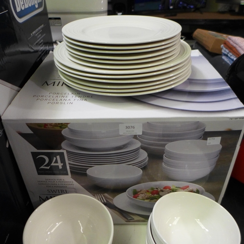 3076 - Mikasa Porcelain 'Swirl' Dinnerware *Item is subject to VAT(319-93)