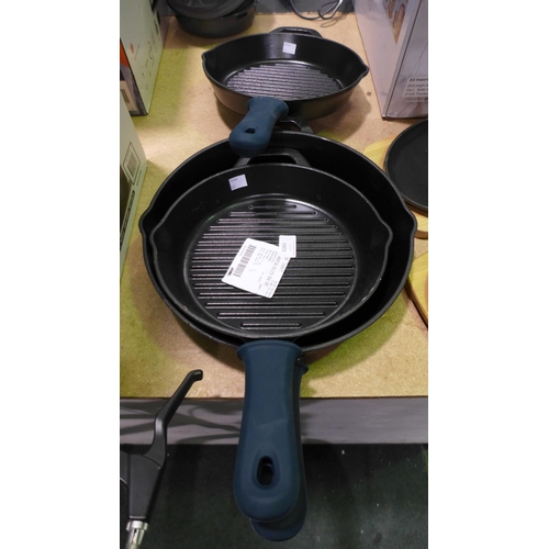 3084 - 3 x Tramontina Cast Iron Grill & Skillets *Item is subject to VAT(319-211,212,238)