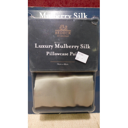 3090 - Luxury Mulberry Silk Pillowcases (2 Pack)  *Item is subject to VAT(319-384)