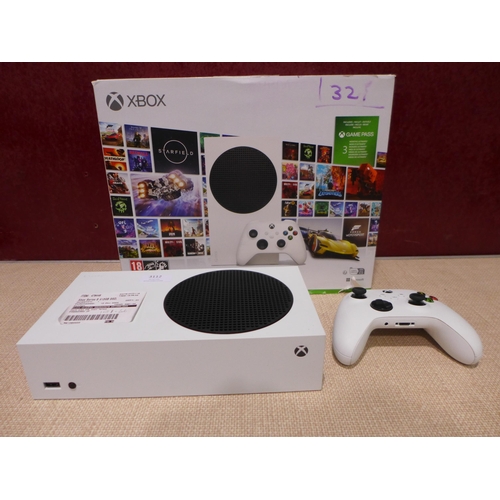 3112 - Xbox Series S White 512GB SSD Starter Bundle  - original RRP £191.66 + VAT (321-79) *This lot is sub... 