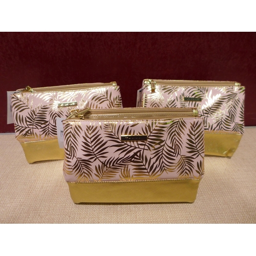 3137 - 3 Tahari Cosmetic Cases  *Item is subject to VAT(319-268-270)