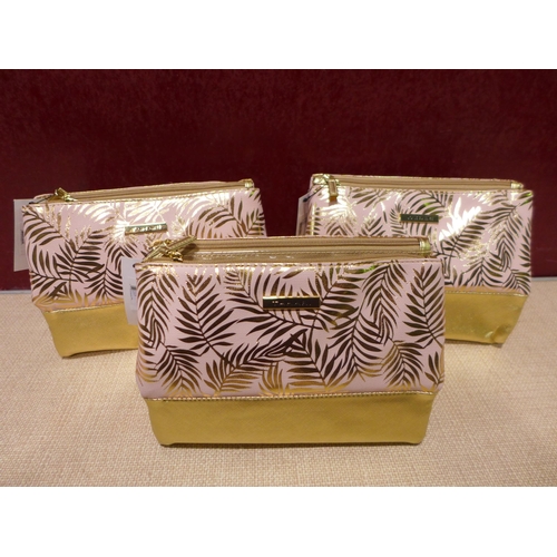 3138 - 3 Tahari Cosmetic Cases *Item is subject to VAT(319-271,272,273)