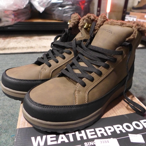 3174 - Pair of men's weatherproof brown boots - UK size 10 * this lot is subject to VAT