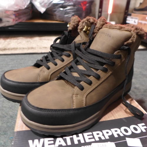 3177 - Pair of men's weatherproof brown boots - UK size 10 * this lot is subject to VAT