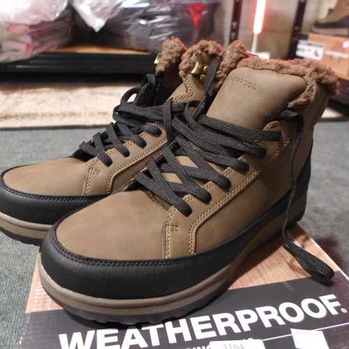 3178 - Pair of men's weatherproof brown boots - UK size 10 * this lot is subject to VAT