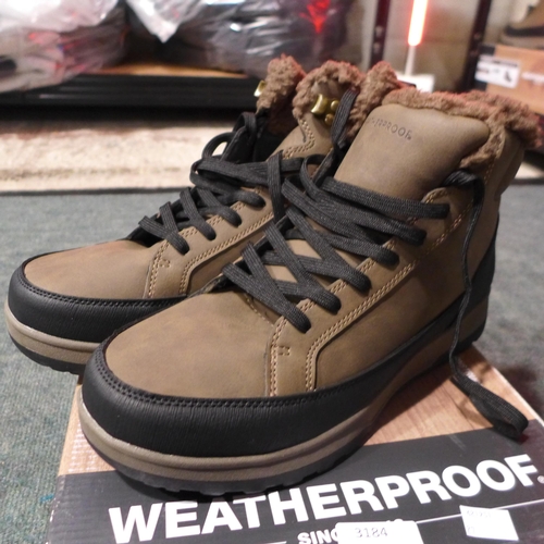 3182 - Pair of men's weatherproof brown boots - UK size 10 * this lot is subject to VAT