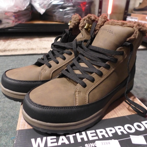 3184 - Pair of men's weatherproof brown boots - UK size 10 * this lot is subject to VAT