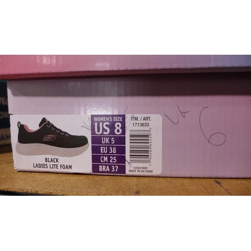 3204 - Pair of women's Lite-foam Skechers - UK size 6 * this lot is subject to VAT