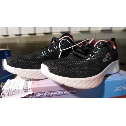 3204 - Pair of women's Lite-foam Skechers - UK size 6 * this lot is subject to VAT