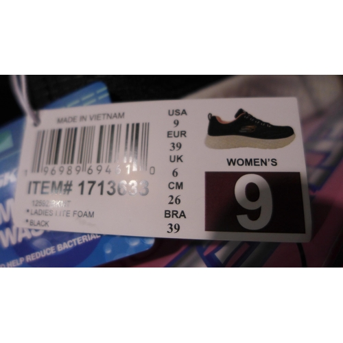 3204 - Pair of women's Lite-foam Skechers - UK size 6 * this lot is subject to VAT