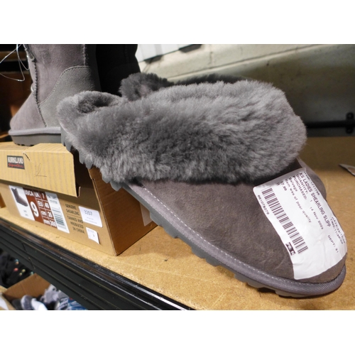 3207 - Two pairs of women's grey shearling slippers & boots, UK sizes 7 & 8 *This lot is subject to VAT