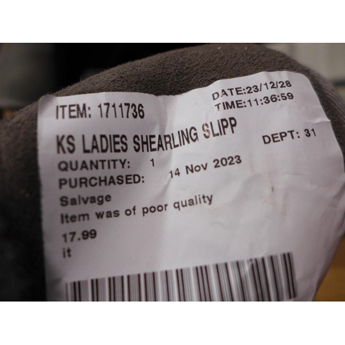 3207 - Two pairs of women's grey shearling slippers & boots, UK sizes 7 & 8 *This lot is subject to VAT