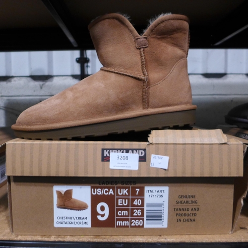 3208 - Pair of ladies chestnut shearling boots, UK 7 *This lot is subject to VAT