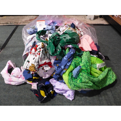 3216 - Quantity of kid's clothing, mixed sizes, etc. *This lot is subject to VAT