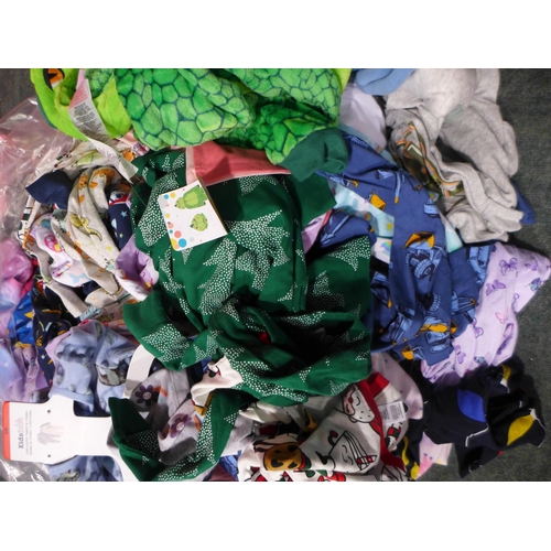 3216 - Quantity of kid's clothing, mixed sizes, etc. *This lot is subject to VAT