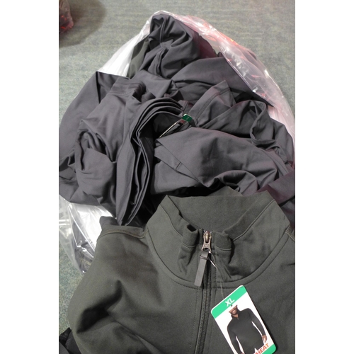 3217 - Quantity of men's jackets  - mixed sizes etc. *This lot is subject to VAT