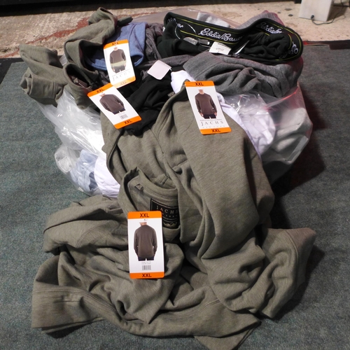 3220 - Quantity of men's casual clothing - mixed sizes/styles etc. *This lot is subject to VAT