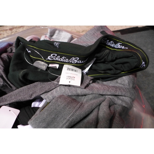 3220 - Quantity of men's casual clothing - mixed sizes/styles etc. *This lot is subject to VAT