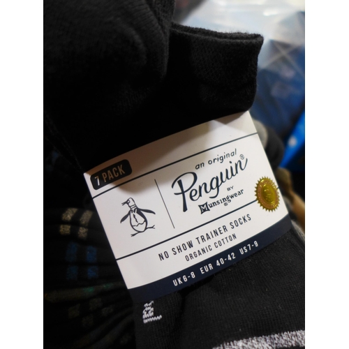 3242 - Quantity of men's Penguin no show trainer socks, UK size: 6-8. *This lot is subject to VAT