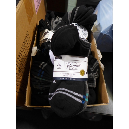 3242 - Quantity of men's Penguin no show trainer socks, UK size: 6-8. *This lot is subject to VAT