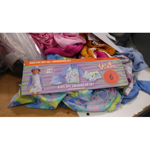 3249 - Assortment of kid's clothing - Various sizes/styles etc. *This lot is subject to VAT