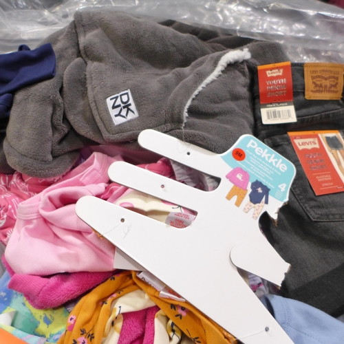 3249 - Assortment of kid's clothing - Various sizes/styles etc. *This lot is subject to VAT