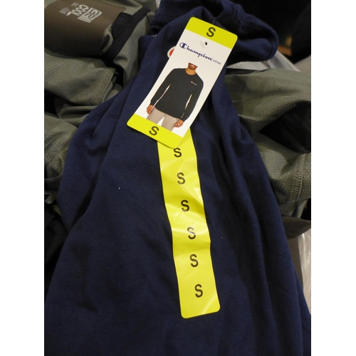 3250 - Assortment of men's clothing - Various sizes/styles etc. *This lot is subject to VAT