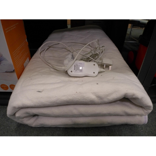 3307 - Husky Fur Heated Throw and Beurer Komfort Single Blanket *Item is subject to VAT(319-490,522)