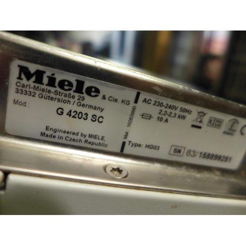 3368 - Miele White Dishwasher - Damaged Casing - (model:- G4203), original RRP £458.33 + VAT *Item is subje... 